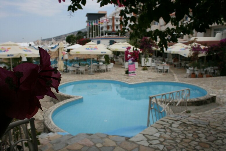 Bougainville Bay Hotel
