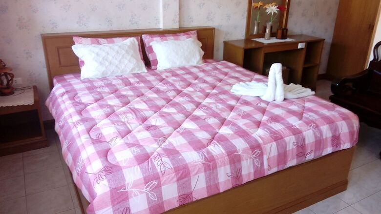 Hotel Bang Boet Bay Beach Resort