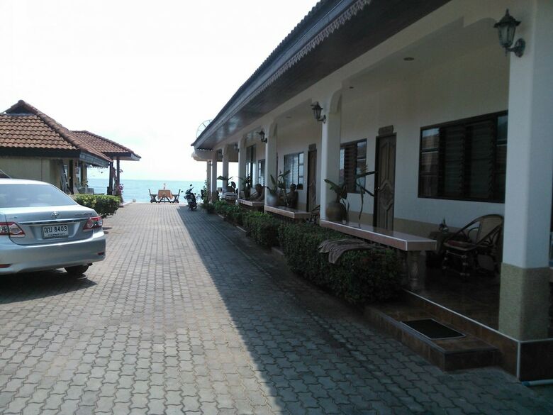 Hotel Bang Boet Bay Beach Resort