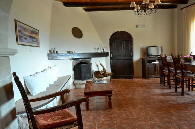 Anna-malai Traditional Cretan Villa