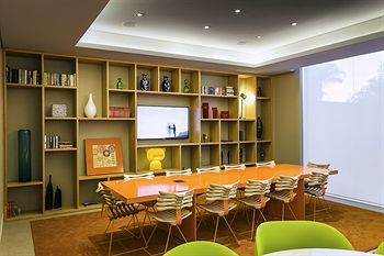 Dmax Hotel