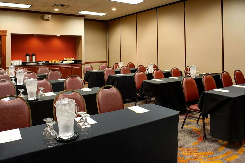 Hotel Doubletree By Hilton Detroit - Dearborn