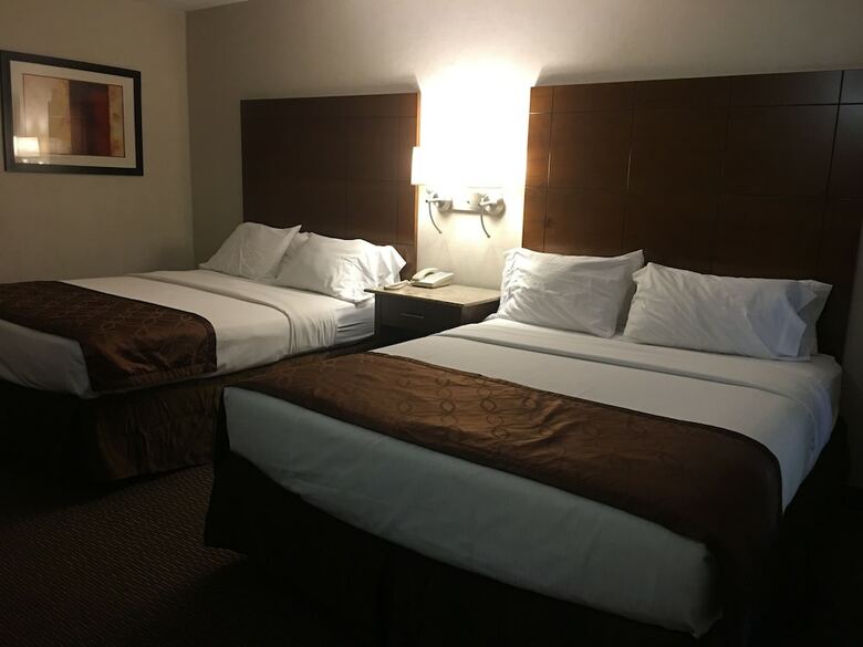Hotel Ramada By Wyndham Rockville Centre