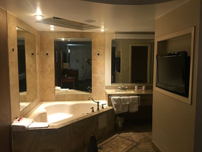 Hotel Ramada By Wyndham Rockville Centre