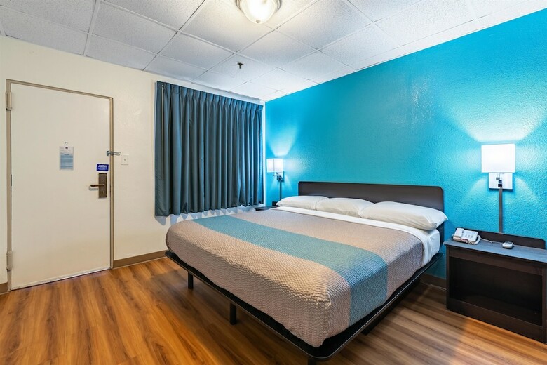 Motel 6 Elmsford, Ny - White Plains