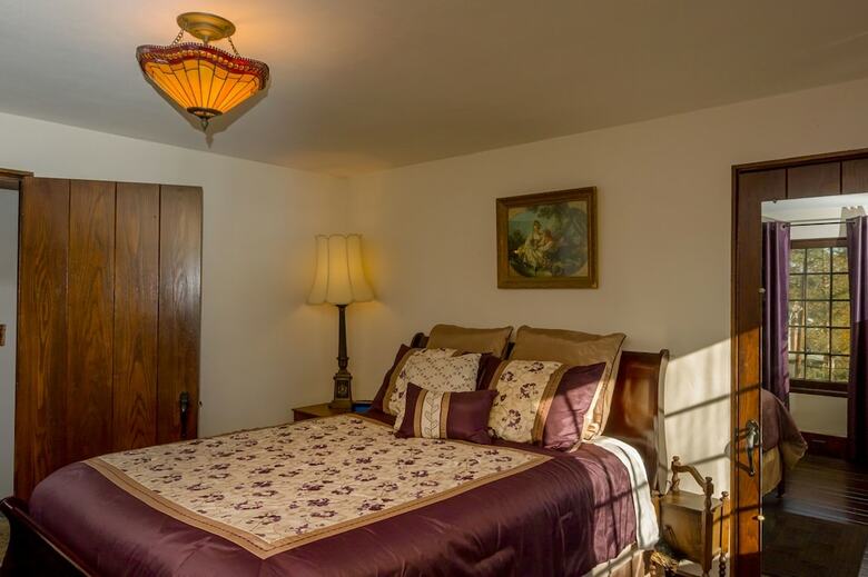 Castle On Glen - 3 Bedroom Home