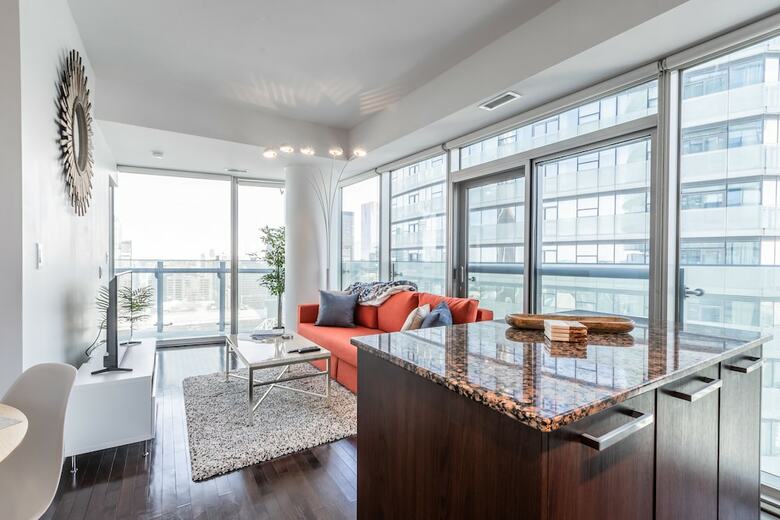 Aoc Suites - High-rise Condo - Cn Tower / Lake View