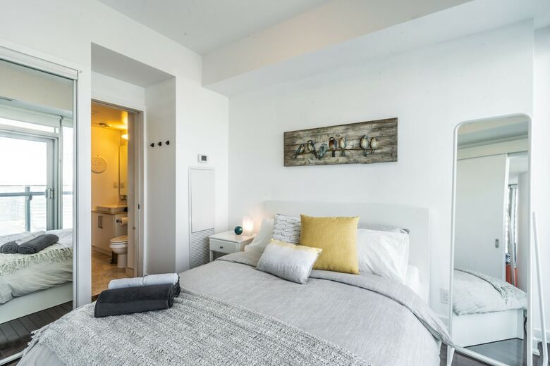 Aoc Suites - High-rise Condo - Cn Tower / Lake View