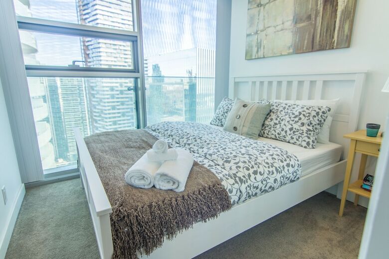 Aoc Suites - High-rise Condo - Cn Tower / Lake View