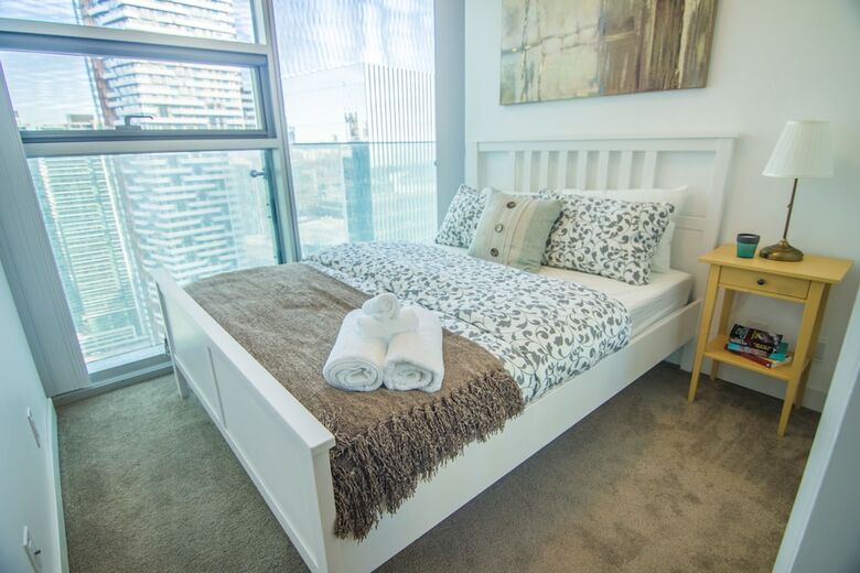 Aoc Suites - High-rise Condo - Cn Tower / Lake View