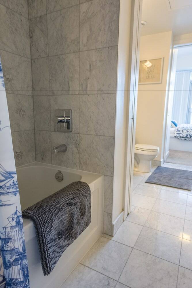 Aoc Suites - High-rise Condo - Cn Tower / Lake View