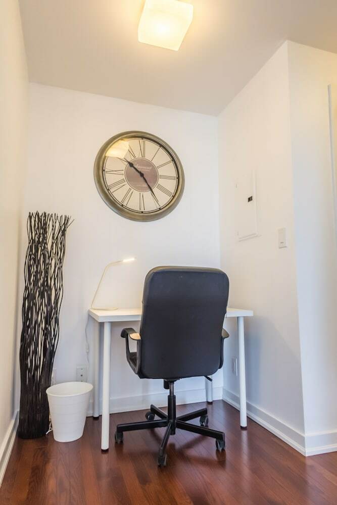 Aoc Suites - High-rise Condo - Cn Tower / Lake View
