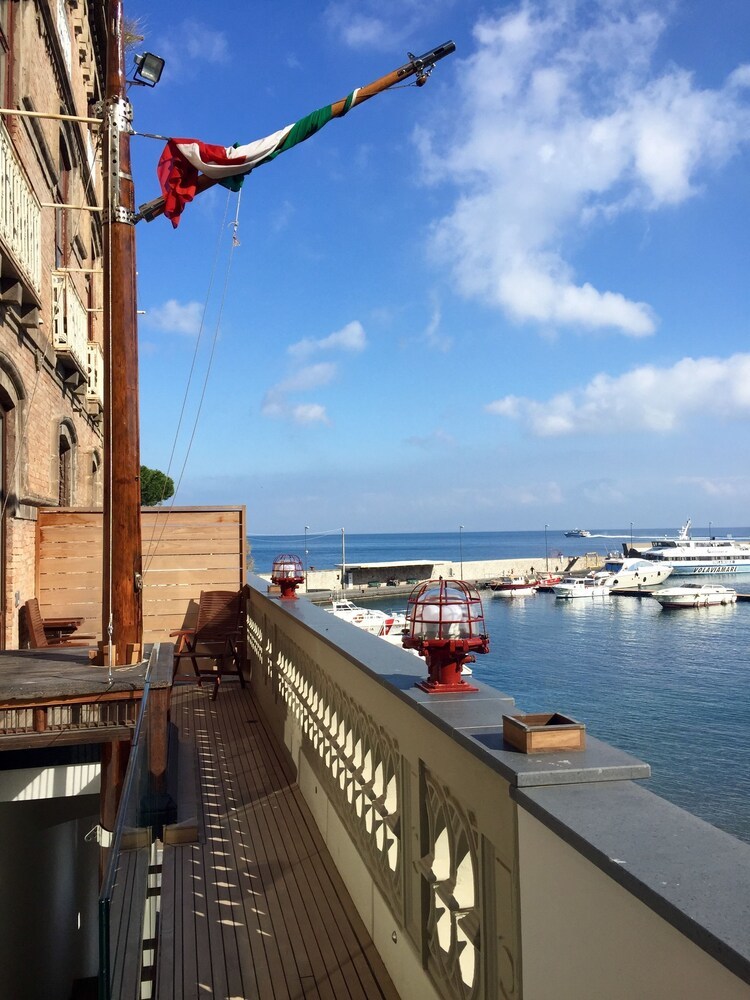 Bed & Breakfast Yacht Club Capo Cervo Suites