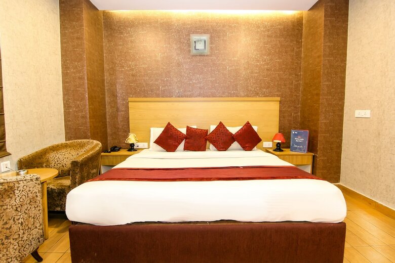 Oyo 2697 Hotel Edesia