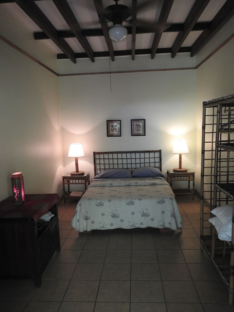 Hotel Playa Negra Guesthouse