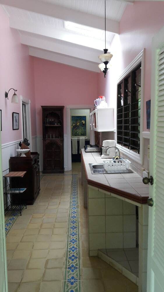 Hotel Playa Negra Guesthouse