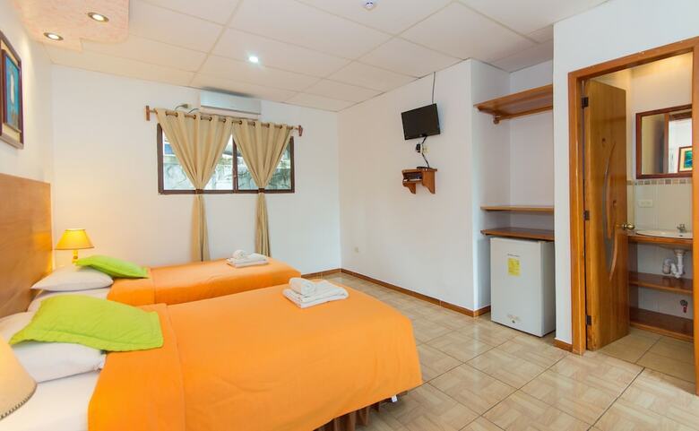 Twin Lodge Galapagos Hotel
