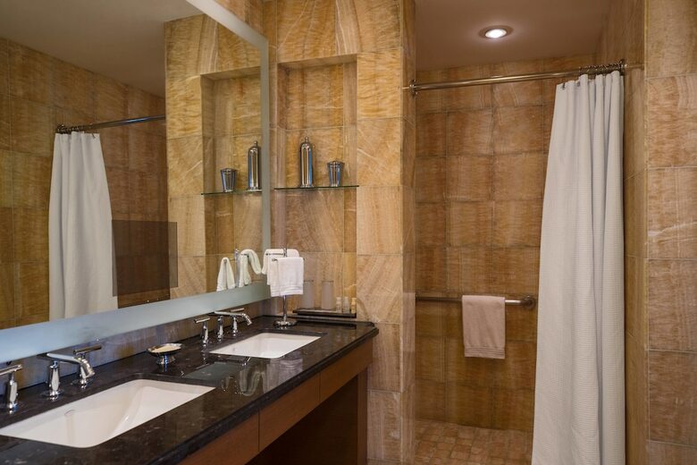 Renaissance Schaumburg Convention Center Hotel