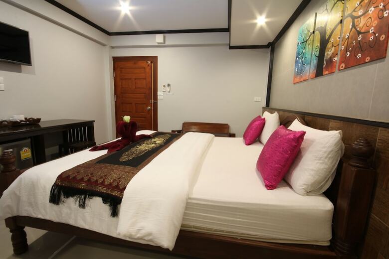 Hotel T.r. Guesthouse