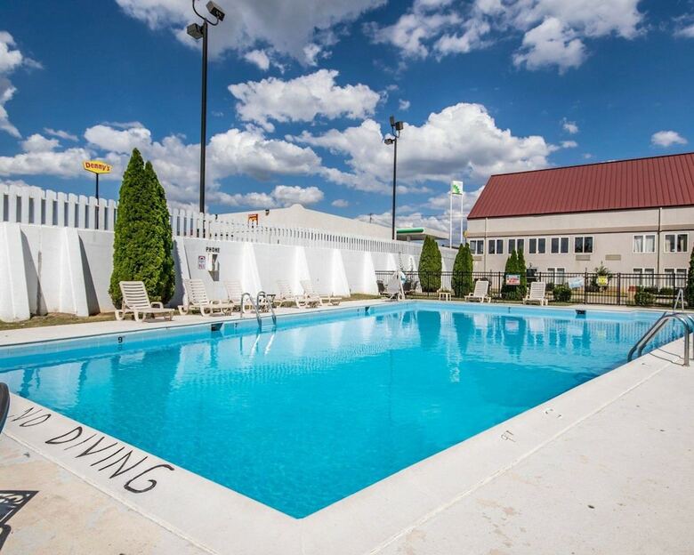 Hotel Quality Inn & Suites