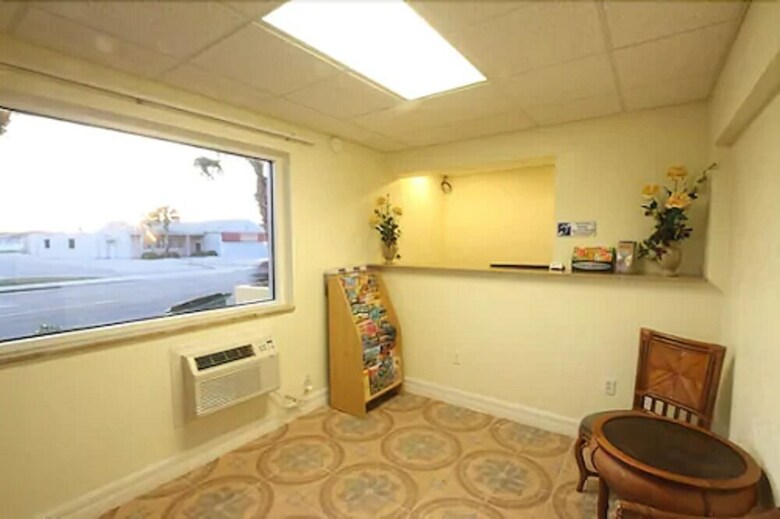 Motel Oceanfront Inn And Suites