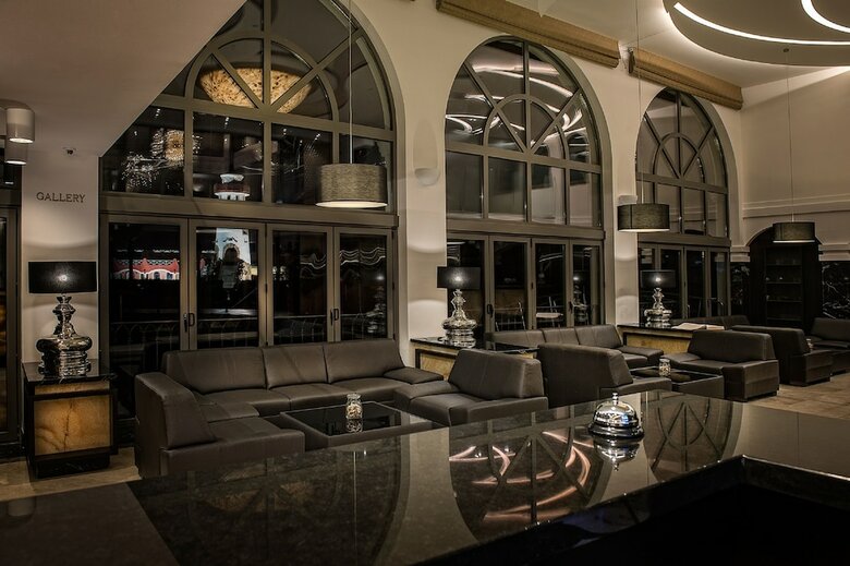 Villa Plaza Boutique Hotel & Spa