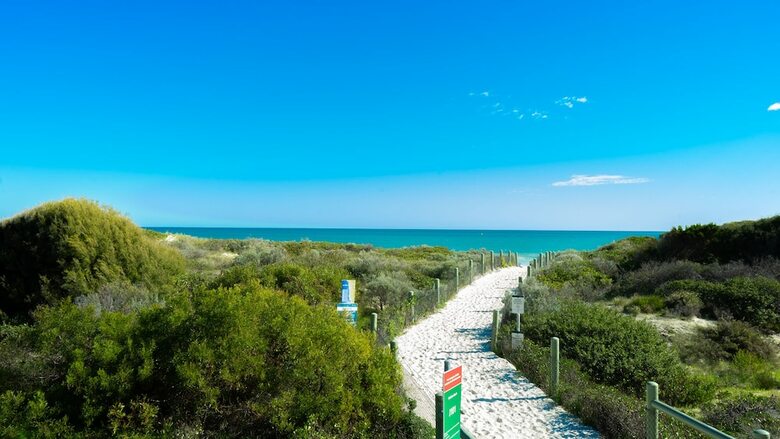 Aparthotel Mullaloo Beach Hotel & Apartments