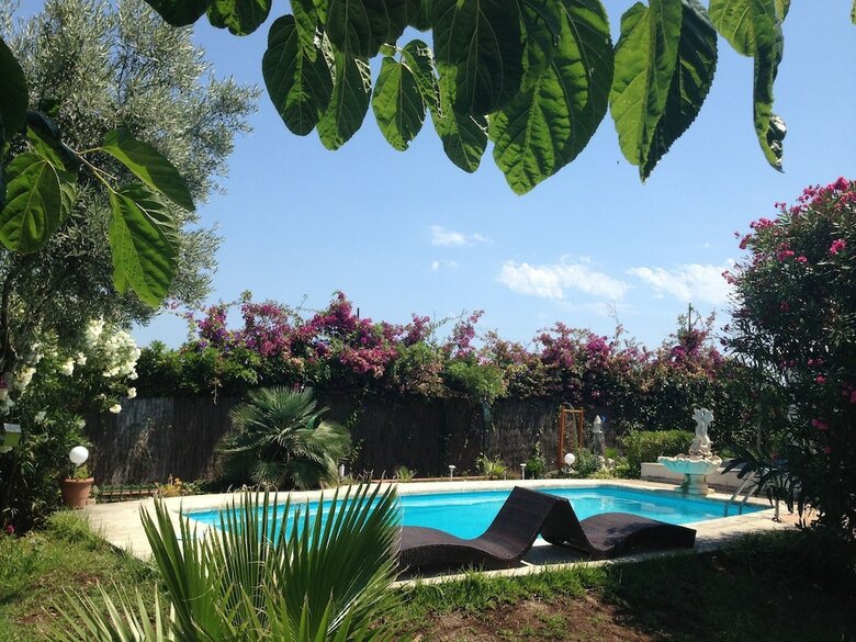 Villa Lux Beach House Barcelona With Pool & Jacuzzi, Beach Access