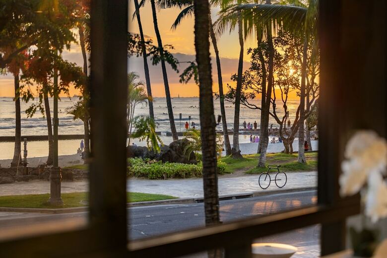Hotel Waikiki Beach Marriott Resort & Spa