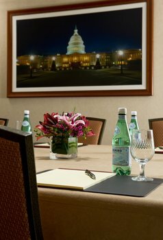 Hotel Holiday Inn D C Capitol At The Smithsonian