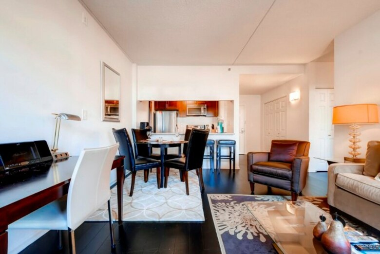 Apartamentos Global Luxury Suites At Commodore Drive
