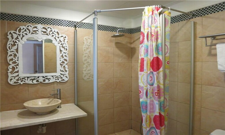 Hotel Ocean Breeze Inn