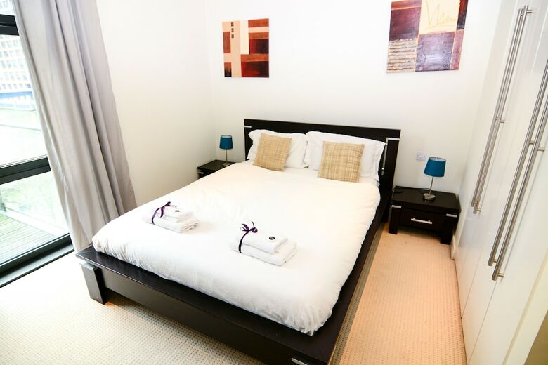 Canary Wharf - Corporate River View Apartments