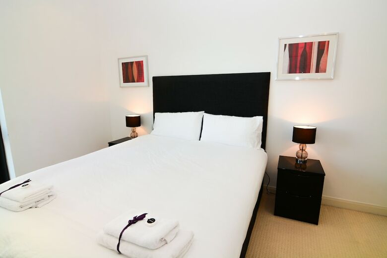 Canary Wharf - Corporate River View Apartments
