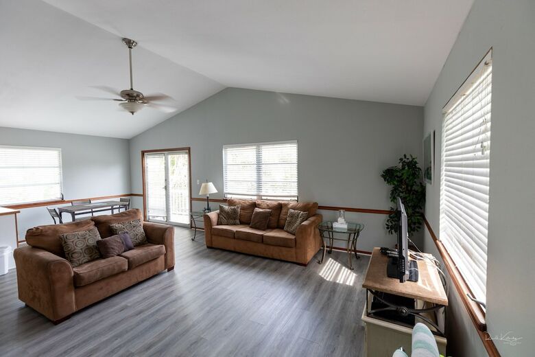 The Village House By Beachside Management