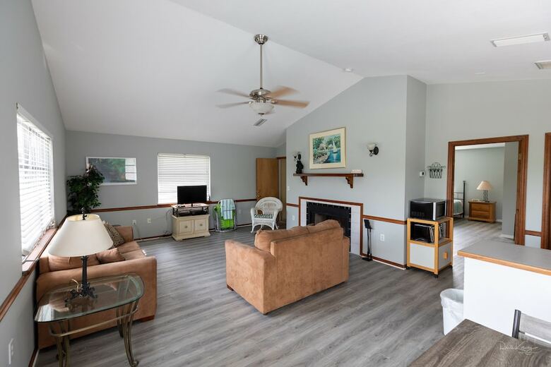 The Village House By Beachside Management