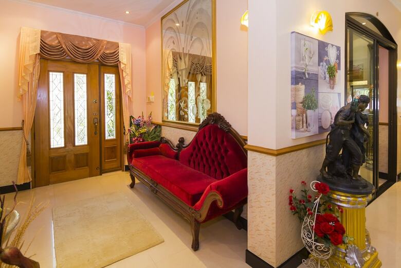 Relaxing Palm Pool Villa