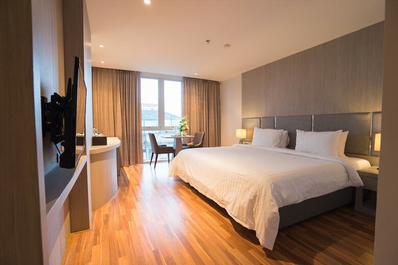 New Season Square Hotel
