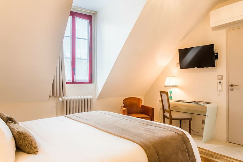 Hotel H�tel Au Charme Rabelaisien