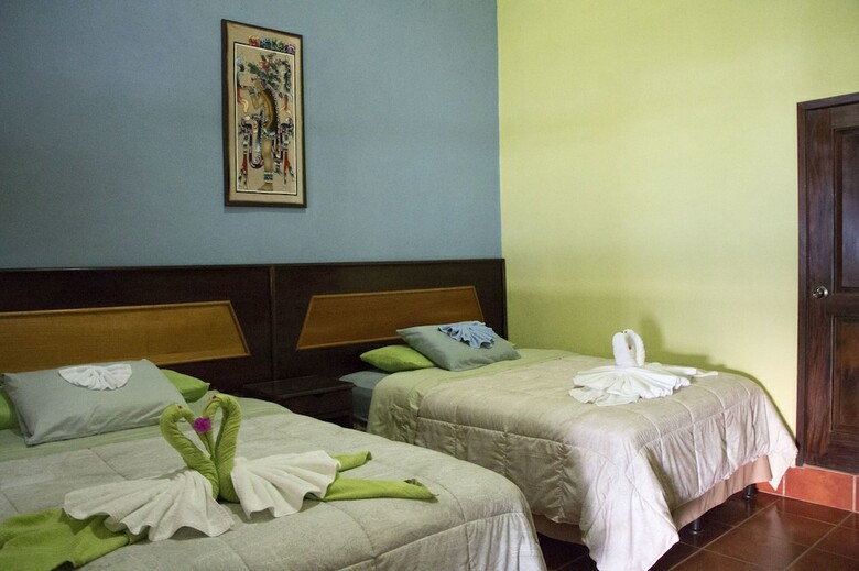 Hotel La Ribiera Del Lago Peten Itza