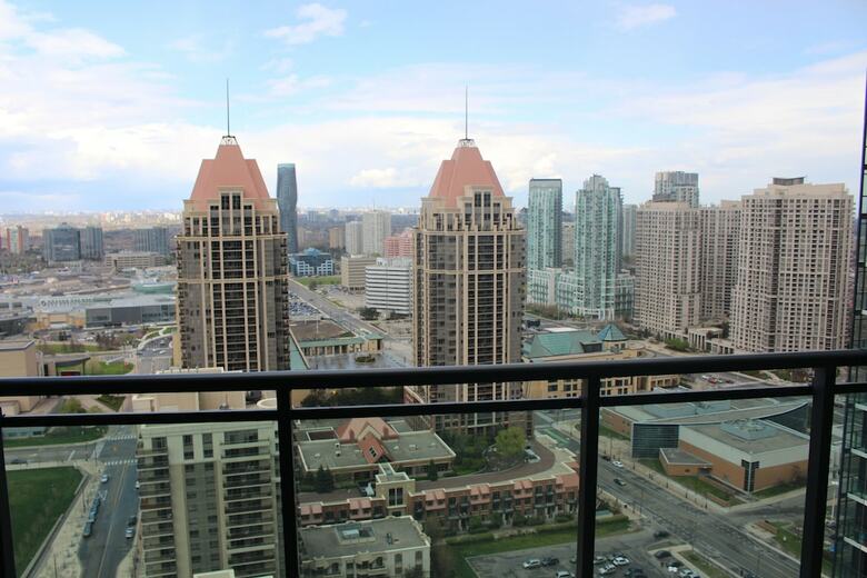Custom-made Luxury Suite-by Elite Suites