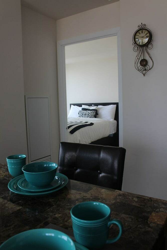 Deluxe Corner Suite - By Elite Suites