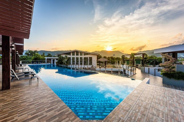 Hotel Chalong Miracle Lakeview Resort & Spa