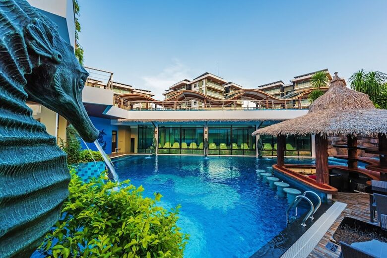 Hotel Chalong Miracle Lakeview Resort & Spa