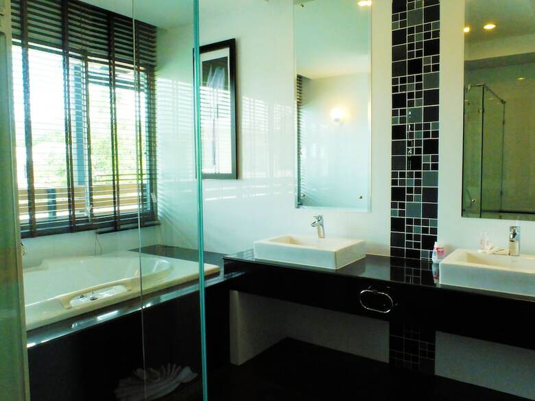 Hotel Chalong Miracle Lakeview Resort & Spa