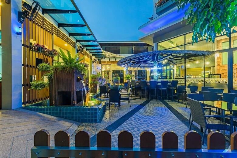 Hotel Chalong Miracle Lakeview Resort & Spa