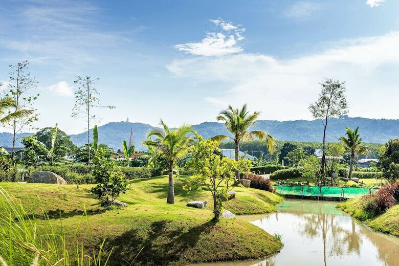 Hotel Chalong Miracle Lakeview Resort & Spa