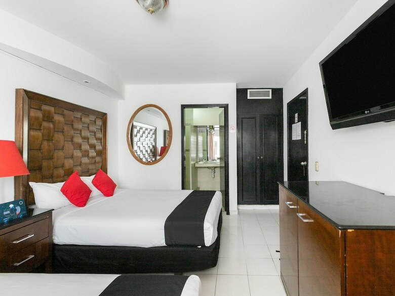 Hotel Capital O Zona Dorada Inn