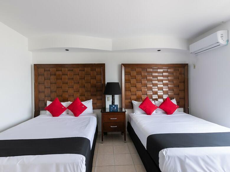 Hotel Capital O Zona Dorada Inn