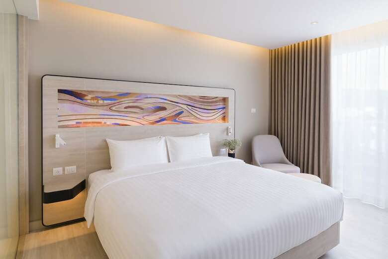 Novotel Phuket City Phokeethra Hotel